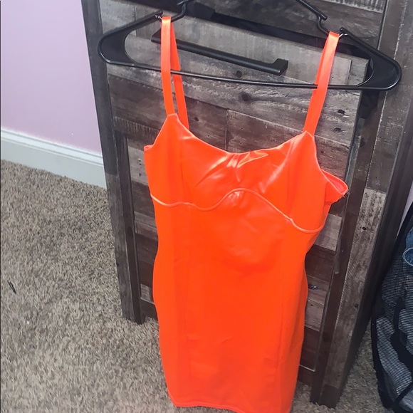 A orange dress 👗 (MEDIUM) - Picture 1 of 8